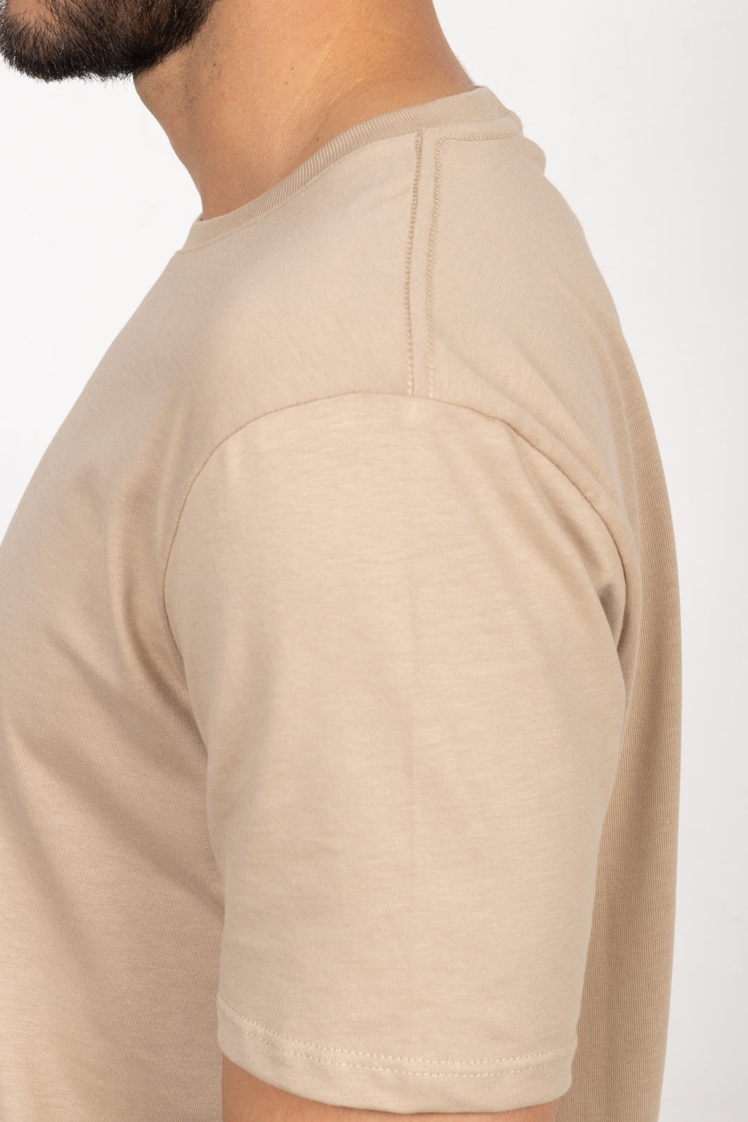 Camiseta de Hombre Slim Fit Manga Corta Cuello Redondo. Arena - 101004