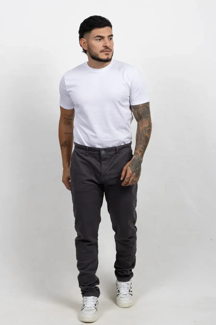 Pantalón Tipo Chino Regular Fit para Hombre Gris Raton 150303