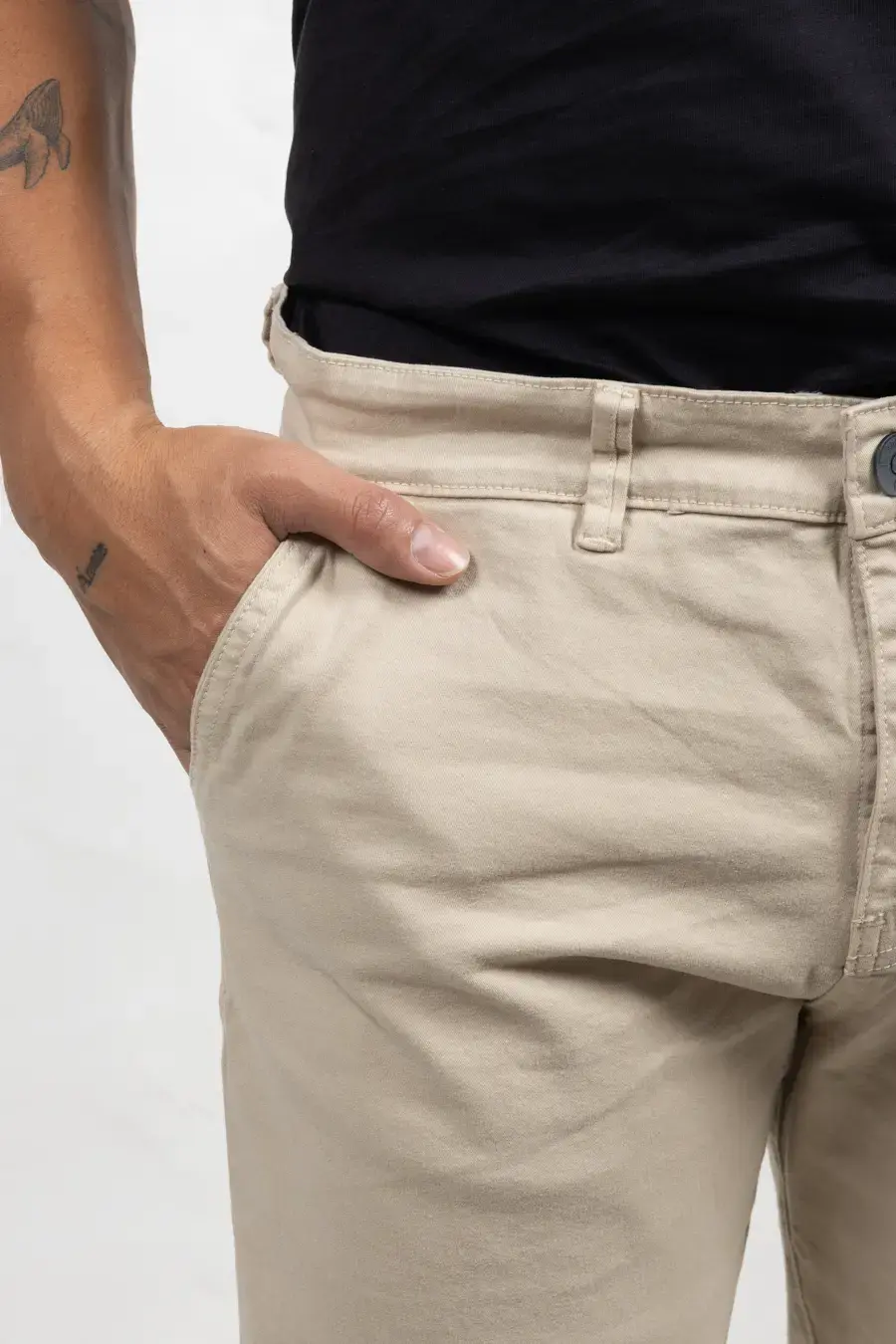 Pantalón Tipo Chino Regular Fit para Hombre Beige 150305