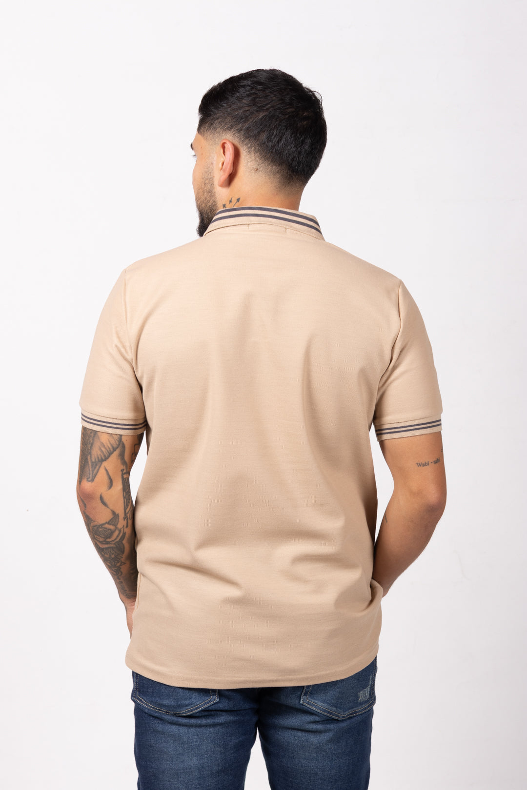 Camiseta Tipo Polo de Hombre. Arena - 170505