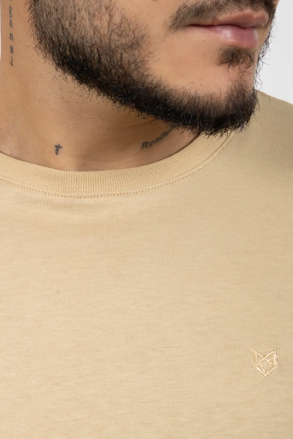 Camiseta de Hombre Slim Fit Manga Corta Cuello Redondo Vainilla 100625