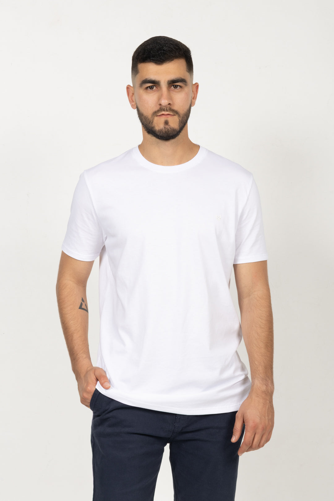 Camiseta de Hombre Slim Fit Manga Corta Cuello Redondo. Blanco - 101001