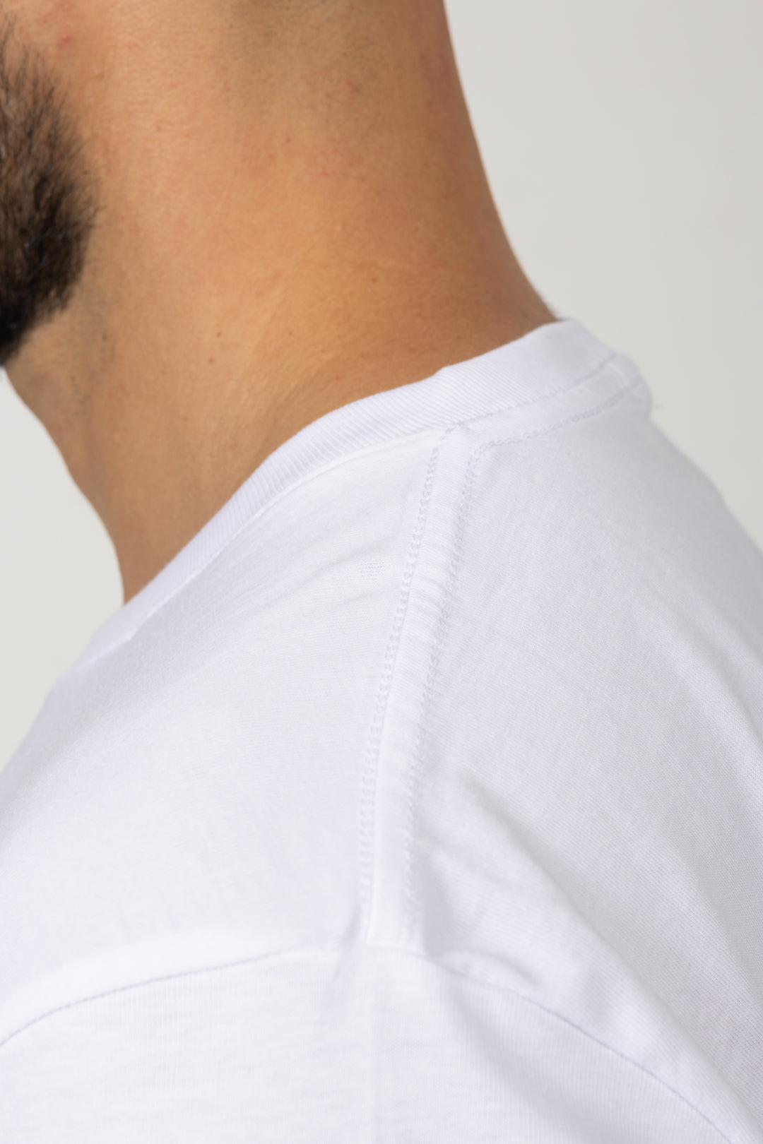 Camiseta de Hombre Slim Fit Manga Corta Cuello Redondo. Blanco - 101001