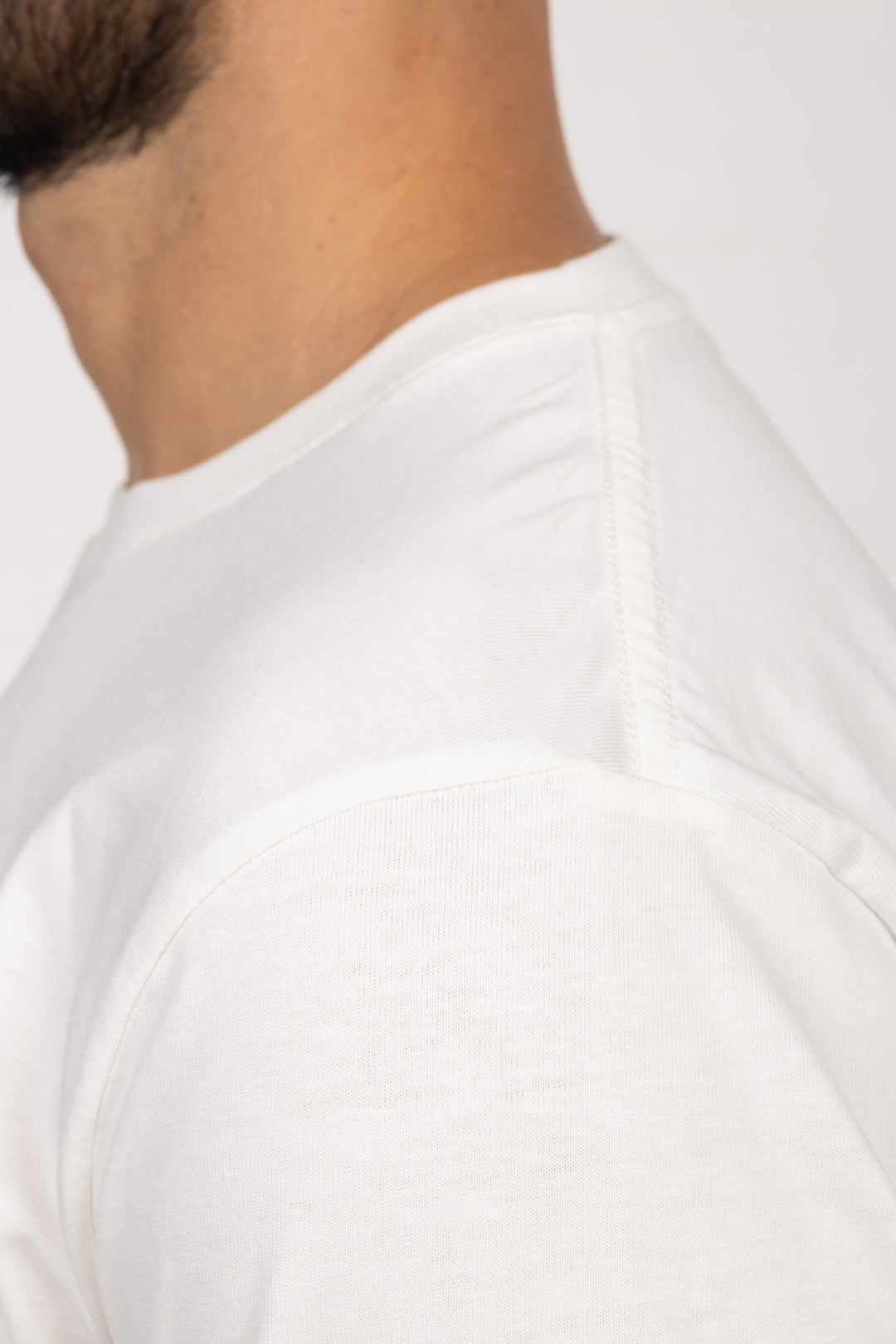 Camiseta de Hombre Slim Fit Manga Corta Cuello Redondo. Beige - 101002