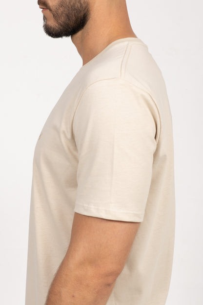 Camiseta de Hombre Slim Fit Manga Corta Cuello Redondo. Crema - 101003