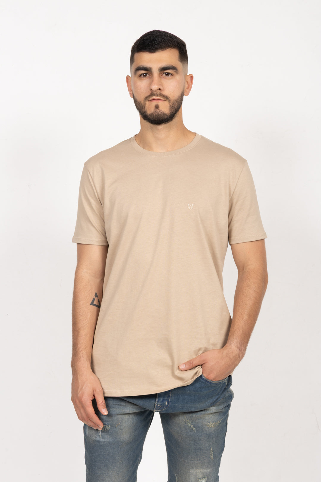 Camiseta de Hombre Slim Fit Manga Corta Cuello Redondo. Arena - 101004
