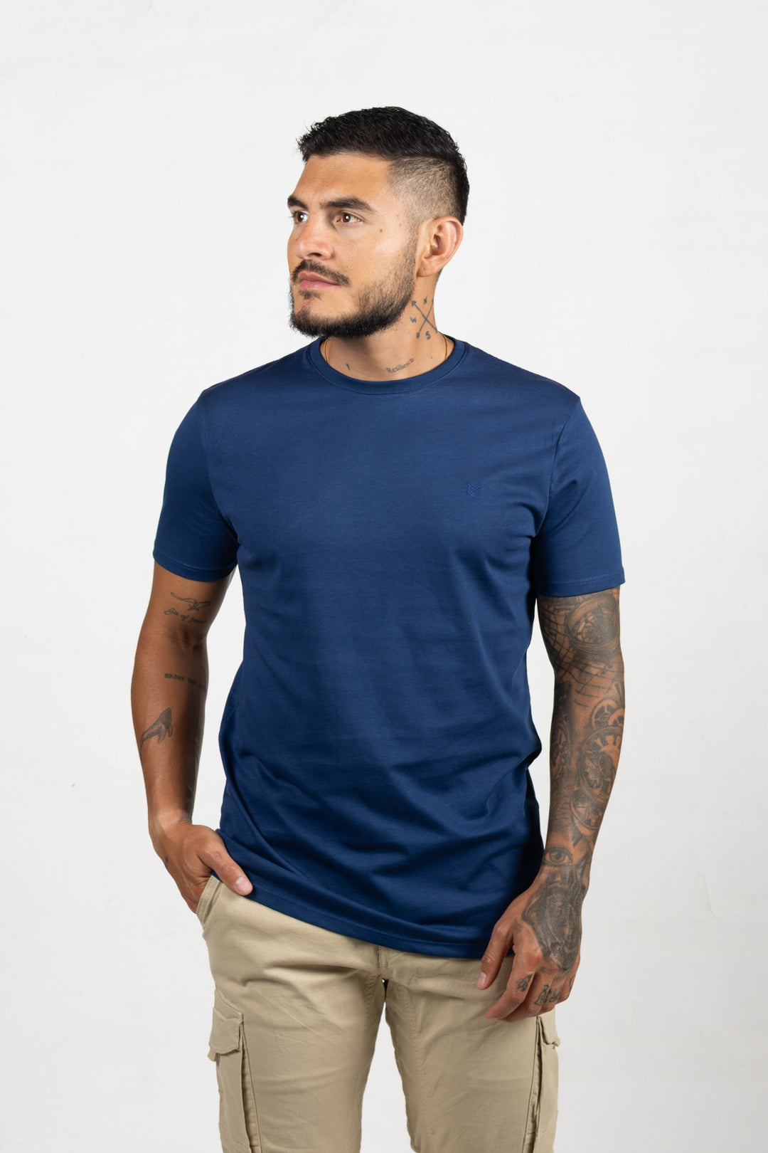 Camiseta de Hombre Slim Fit Manga Corta Cuello Redondo. Azul Electrico - 101012