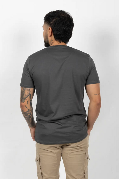 Camiseta de Hombre Slim Fit Manga Corta Cuello Redondo. Gris Carbon - 101016