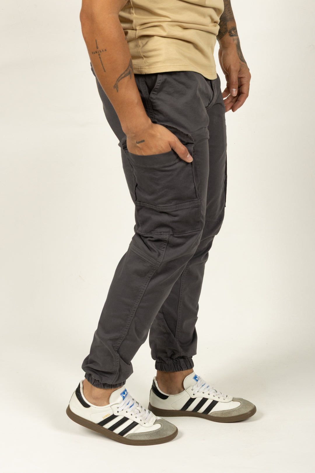 Pantalón Tipo Jogger para Hombre Gris Oscuro 120102