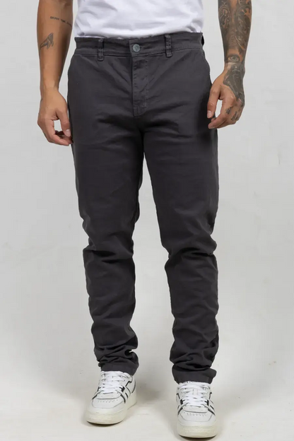 Pantalón Tipo Chino Regular Fit para Hombre Gris Raton 150303