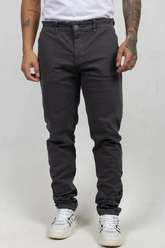 Pantalón Tipo Chino Regular Fit para Hombre Gris Raton 150303