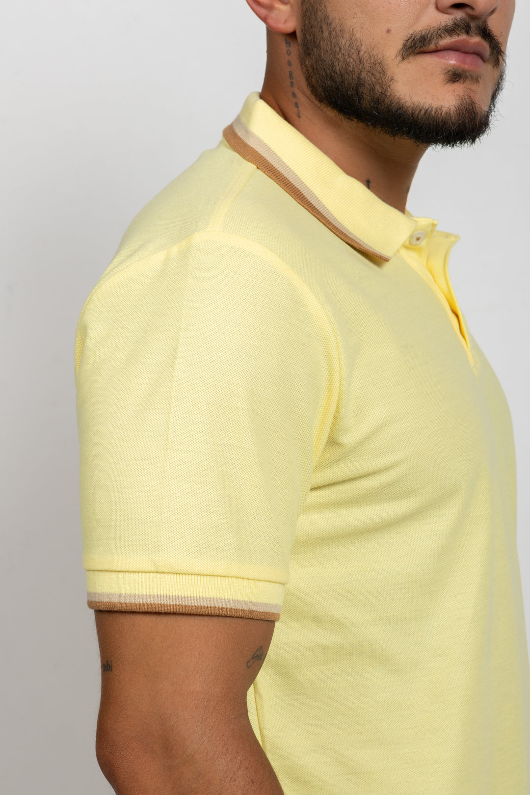 Camiseta Tipo Polo de Hombre. Amarillo - 170331