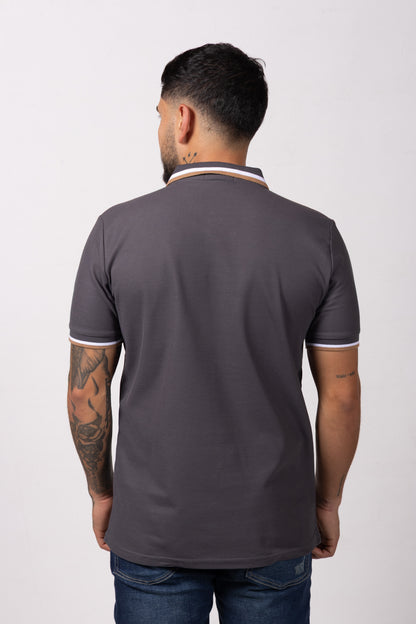 Camiseta Tipo Polo de Hombre. Gris Oscuro - 170504