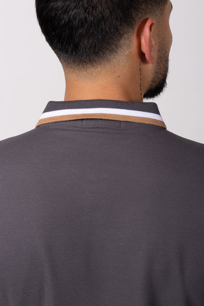 Camiseta Tipo Polo de Hombre. Gris Oscuro - 170504
