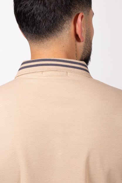 Camiseta Tipo Polo de Hombre. Arena - 170505