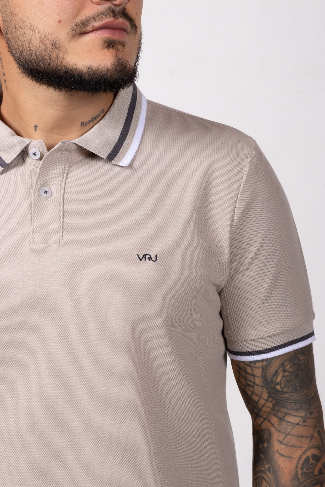 Camiseta Tipo Polo de Hombre. Gris Claro - 170507