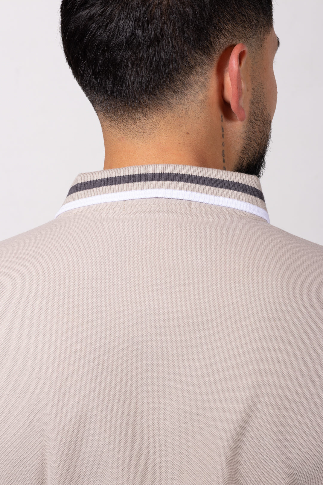 Camiseta Tipo Polo de Hombre. Gris Claro - 170507