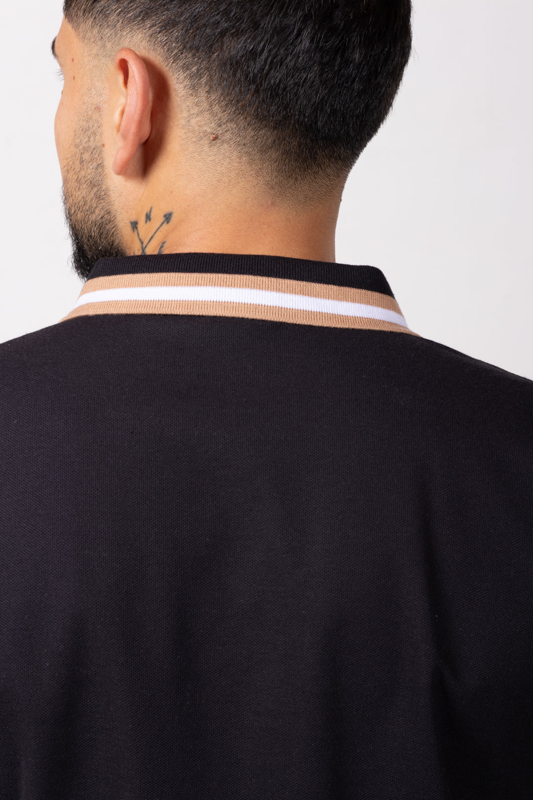 Camiseta Tipo Polo de Hombre. Negro - 170512